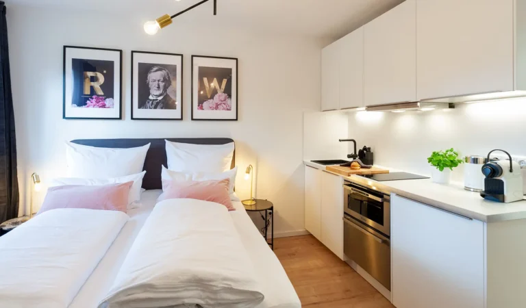 AW3_wohnung_mit_küche_backofen_Spülmaschine_herd_kühlschrank_ferienwohnung_ferien_in_Bayern_urlaubzuhause_schoener_wohnen_einrichtung_stilvoll_gemütlich