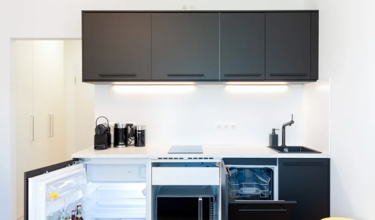 AW4_Eine_Kueche_im_Apartment_in_der_alles_vorhanden_ist_Küche_im_Apartment_wohnen_auf_Zeit