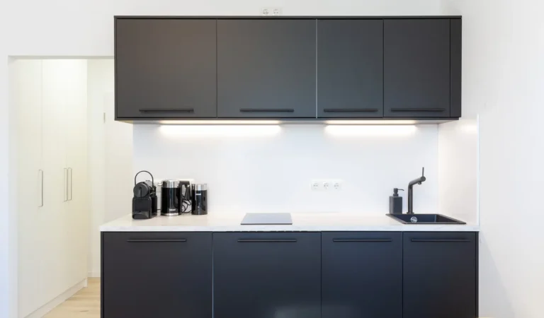 AW4_Wohnen_auf_Zeit_Zu_Hause_auf-Zeit_mit_Kueche_Küche_Sehenswürdigkeiten_um_die_Ecke