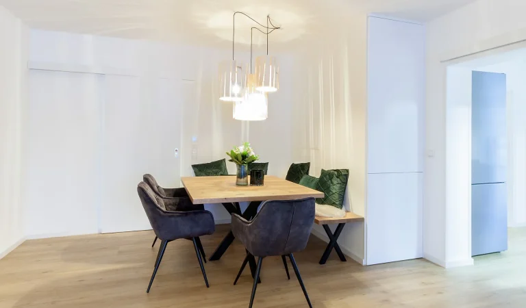 AF_essecke_gemeinsam_essen_waffeln_backen_spielen_zusammen_sitzen_ferien_mit_der_familie_gemütlich_zusammensitzen_gemeinschaft