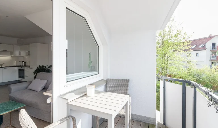 AH_balkon_aussicht_sommer_draußen_sitzen_innenstadtnah_wohnen_studenten_festspielgast_urlauber_bayreuther_opernhaus_hofgarten_wohl