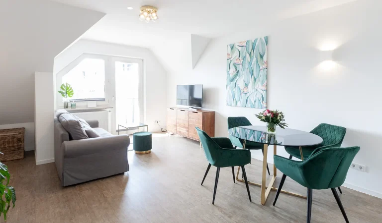 AH_wohnen_auf_zeit_moebliert_Bayreuth_zwischenmiete_übergangswohnung_vermieten_mieten_suche_Wohnung_airbnb_booking.com_superhost