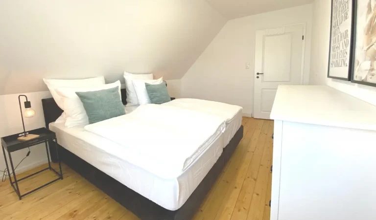 Kinderzimmer oder zweites Doppelzimmer mit Boxspringbett_Herrlich_gemütlich