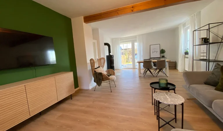 Landhaus Fantaisie erwartet Sie und Ihre Familie im grosszügigen Wohnbereich mit Kamin